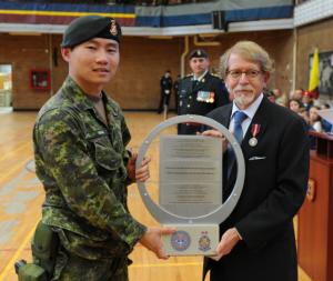 2Lt Wang receiving trophy from Dr. Steinberg, Mayor of Hampstead. Photo: Cplc Julie Turcotte, 34e Groupe-brigade du Canada