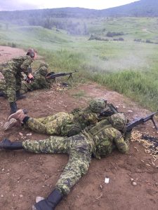 Master Corporal Lees from the Black Watch overseeing course candidates shelling bullets on a C6 General Purpose Machine Gun range at CFB Valcartier. Photo credit : Captain Dexter Ruiz-Laing